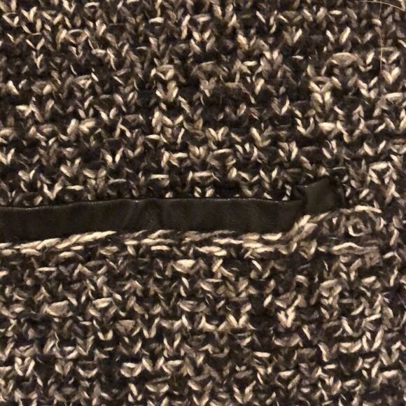Old navy sweater with trim of leather - Picture 4 of 8